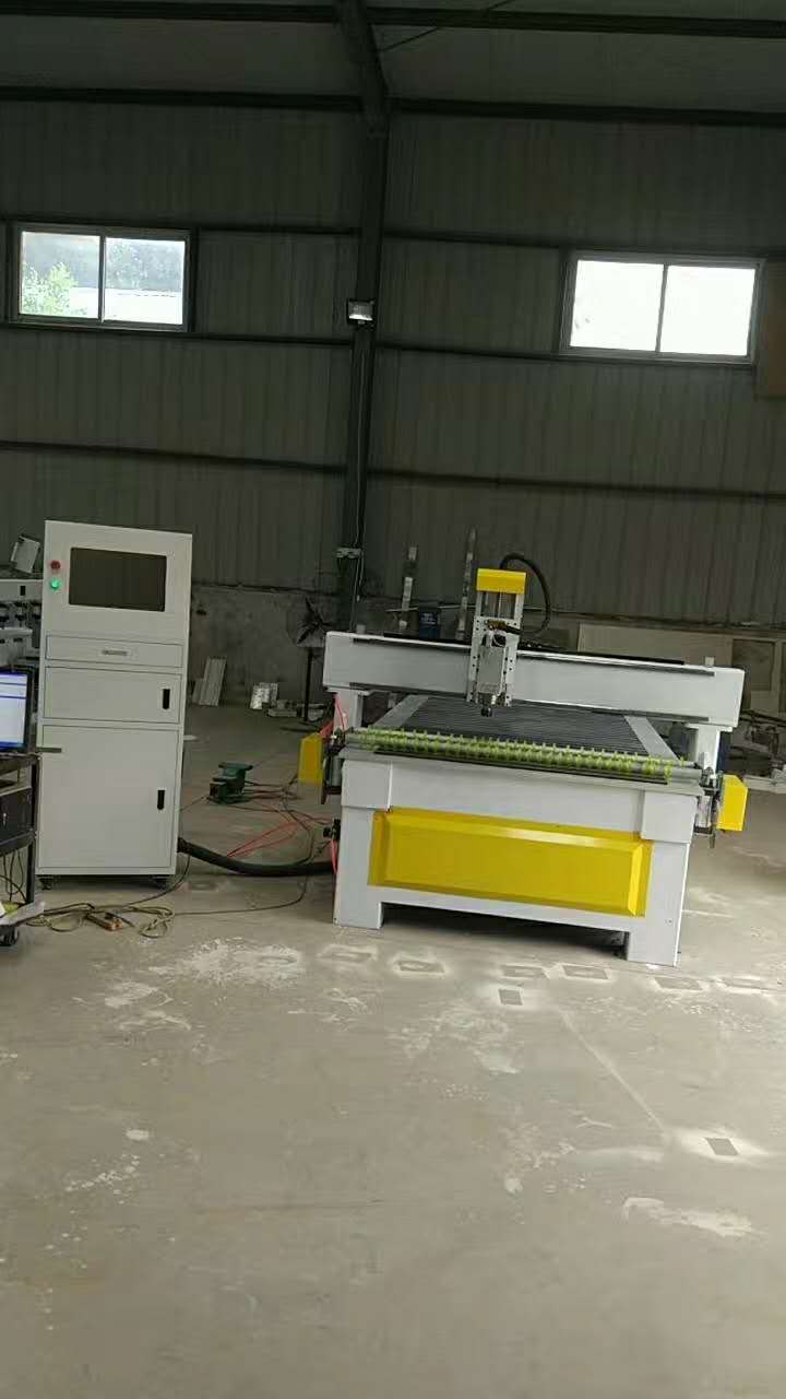 廠家直銷龍澤數(shù)控大型1350木工雕刻機 數(shù)控電動雕刻機 沙發(fā)板材切割機 浮雕雕刻機  PVC雕刻機 阻燃材料切割機示例圖1